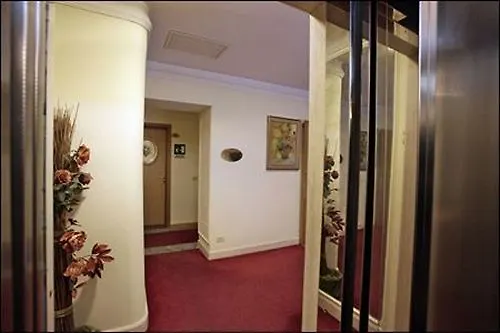רומא Hotel Flavia